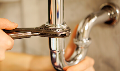 Sellado de grietas y aberturas de tuberías en fontanería